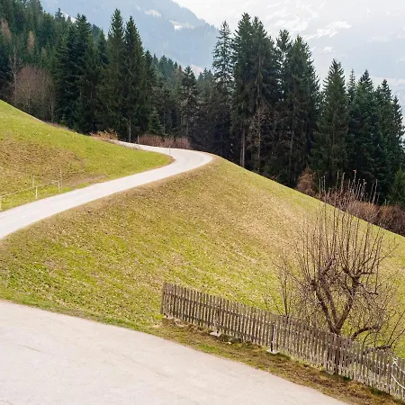 Apartment With Views Over The Zillertal Grosshartberg